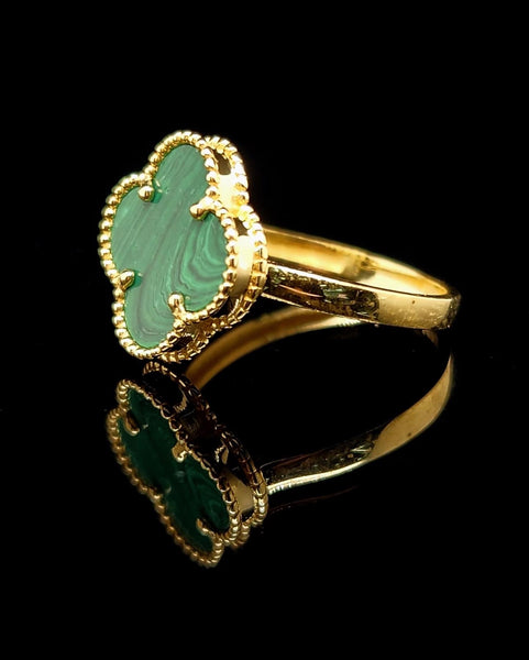 Gorgeous Van Cleef style ring yellow gold (green)
