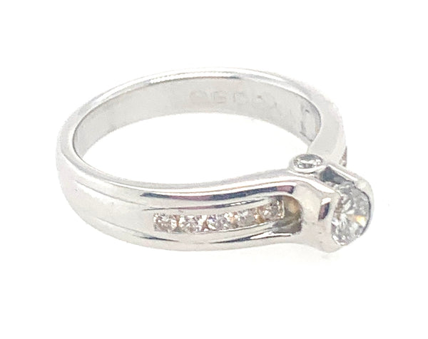The Nested Diamond 18K Engagement Ring 20-2