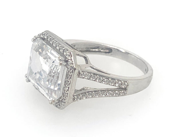 The Emarald-Huge Cubic 14K Woman Engagement Ring 20-2
