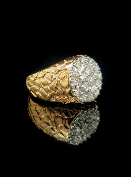 10kt Gold Nugget Style Diamond Ring Featuring Round Brilliant Cut Diamonss