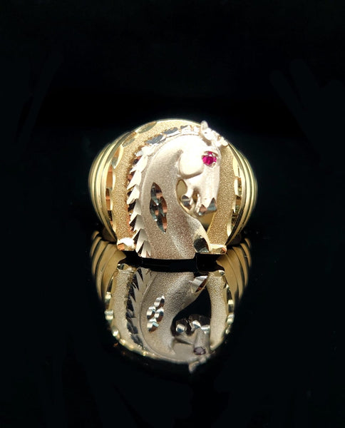 Gorgeous horse ring with ruby eye