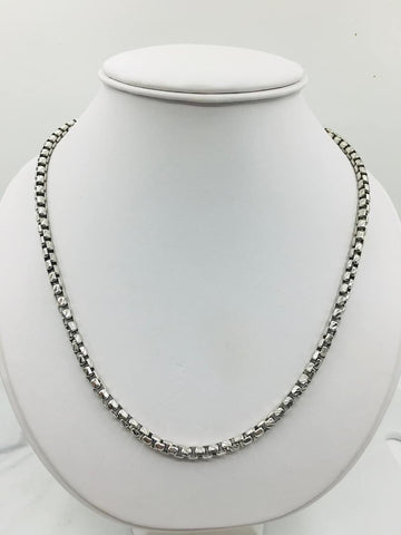 Silver tightlinked chain