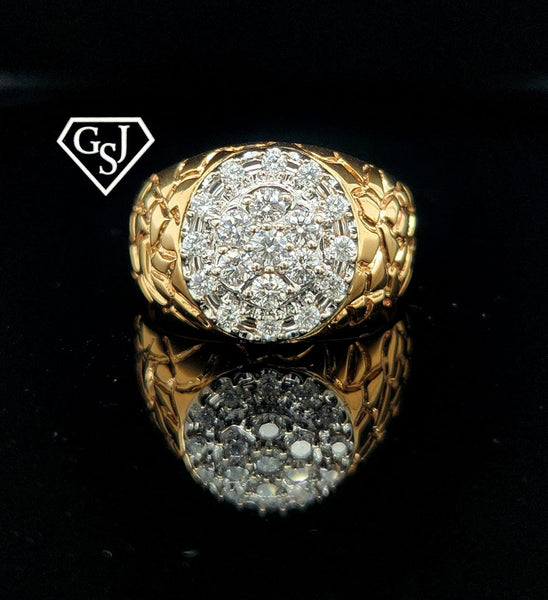 10kt Gold Nugget Style Diamond Ring Featuring Round Brilliant Cut Diamonss