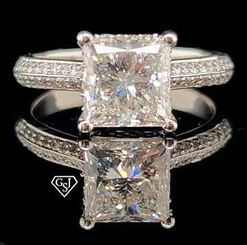 Beautiful 14K engagement ring