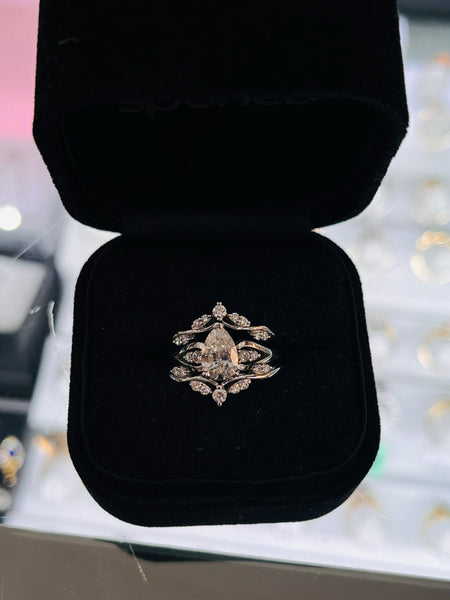 14KT White Gold Pear Shaped Anniversary Ring Set