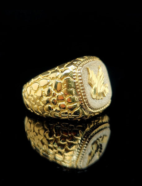 Gorgeous nugget ring with 3D eagle in the centre