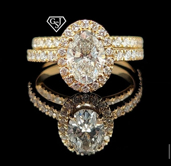 14K Gold Wedding Set features a 1.08CT Oval Diamond