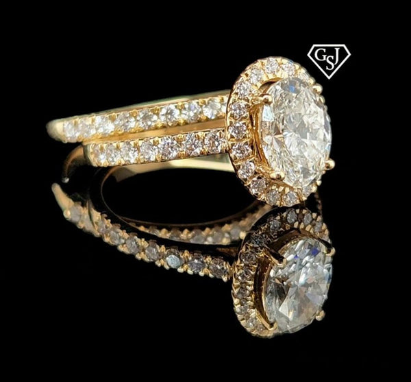 14K Gold Wedding Set features a 1.08CT Oval Diamond