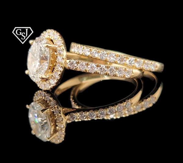 14K Gold Wedding Set features a 1.08CT Oval Diamond