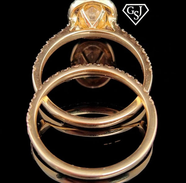 14K Gold Wedding Set features a 1.08CT Oval Diamond