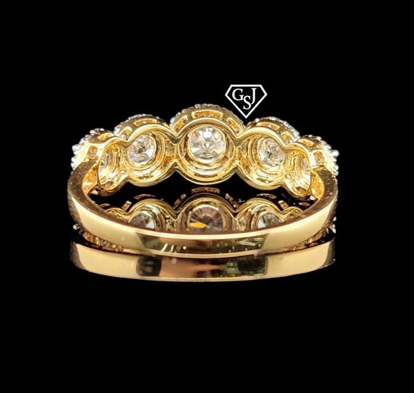 five stones in the center of the cluster total 0.91CTs on their own, and each larger stone has a halo of smaller diamonds for maximum sparkle